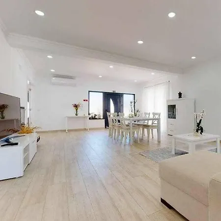 Villa Malmequer By Fhr Private Quarteira